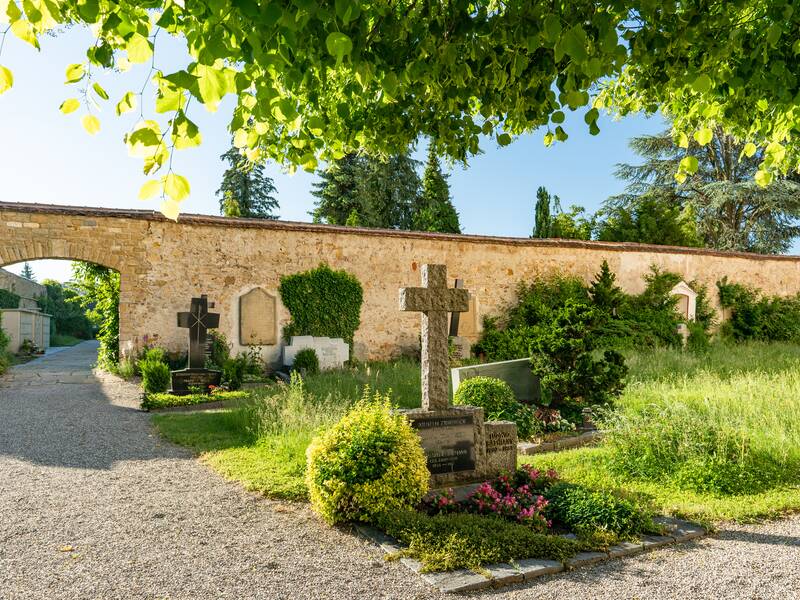 Der Friedhof an der katholischen Kirche in Heitersheim