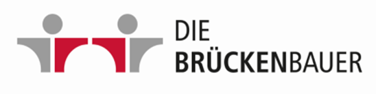 2 Figuren die händehaltend eine Brücke bilden und mit dem Schriftzug die Brückenbauer